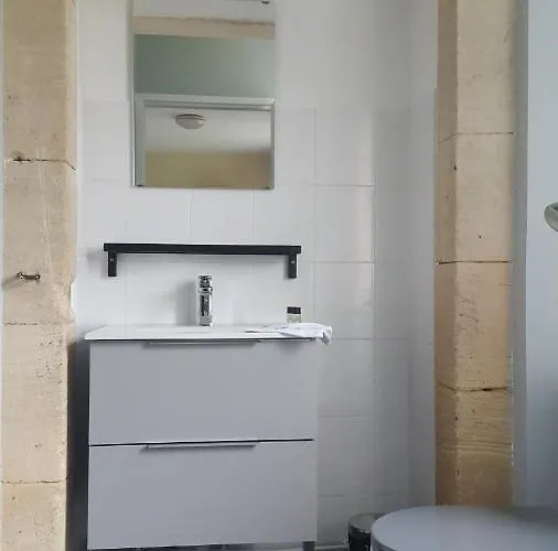 Hotel Restaurant Le Clos De L 'ancien Pressoir 3*